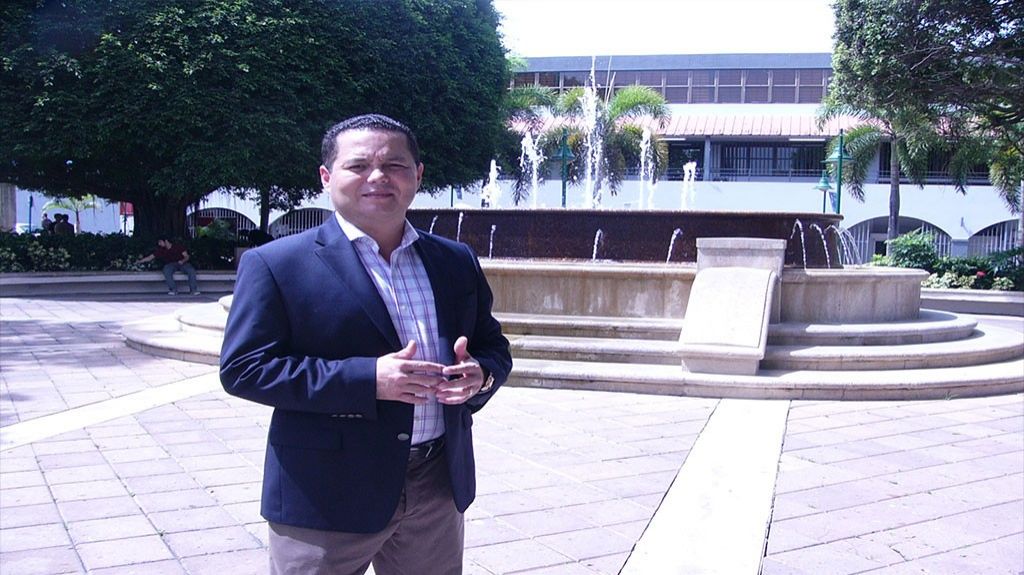  Vea las imagenes: &Aacute;ngel P&eacute;rez no recoge la basura en Guaynabo, pero se va a otros pueblos a hacerlo, critica el PPD 