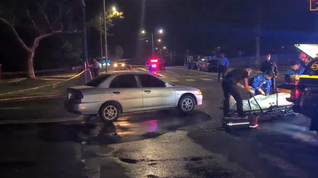  Video: Veh&iacute;culo atropella Peat&oacute;n en Caguas, se da a la fuga, luego otro auto se lleva el cuerpo &ldquo;enredado&rdquo; 