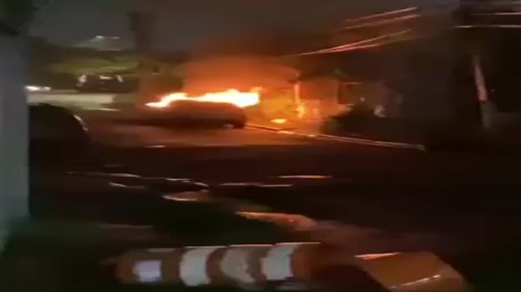  En video momento en que se incendia un auto anoche en Santurce 