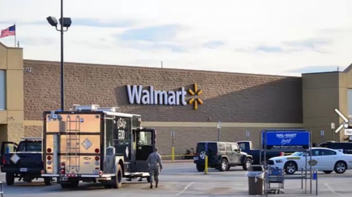 Un hombre armado toma rehenes en un centro comercial Walmart de Texas