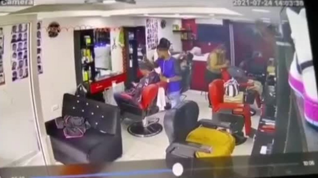  Publican video del momento en que pistolero realiza una masacre en una barbería 