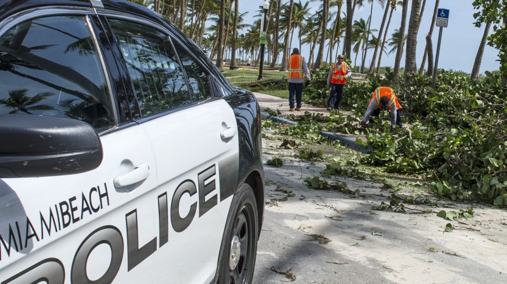  Una persona es apu&ntilde;alada y un oficial atropellado en Miami Beach 