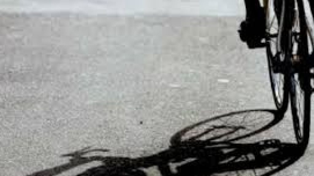  Dos ciclistas fueron impactados por conductor que se qued&oacute; dormido en Cata&ntilde;o 