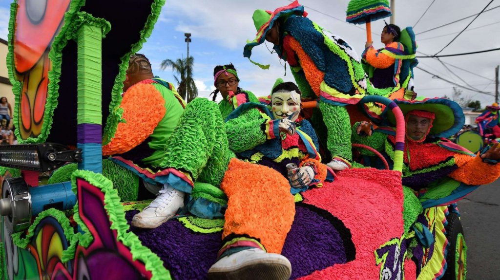  Grave joven que fue arrollado por una carroza en el Festival de las M&aacute;scaras de Hatillo 