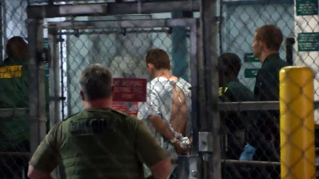  Recluyen a la fuerza al hermano del atacante de Florida en un hospital mental 