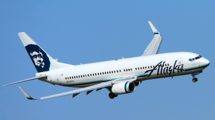 Un pasajero intenta abrir la puerta del aviÃ³n y provoca un aterrizaje de emergencia