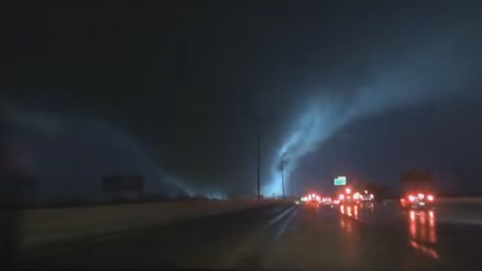 Video: Sube a 11 el nÃºmero de muertos por el tornado en Dallas.