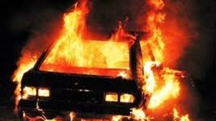 HALLAN CUERPO CALCINADO EN INTERIOR DE AUTO EN CIALES