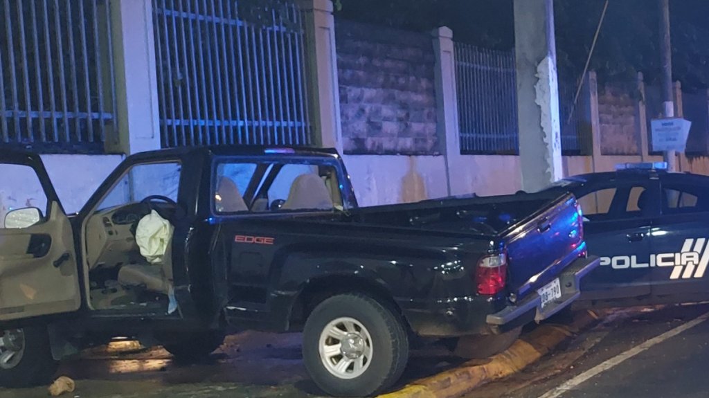  Choc&oacute; una patrulla en Vega Alta, se baj&oacute;, dej&oacute; la guagua y se fue &ldquo;cantando su &ldquo;lelolai&rdquo; 