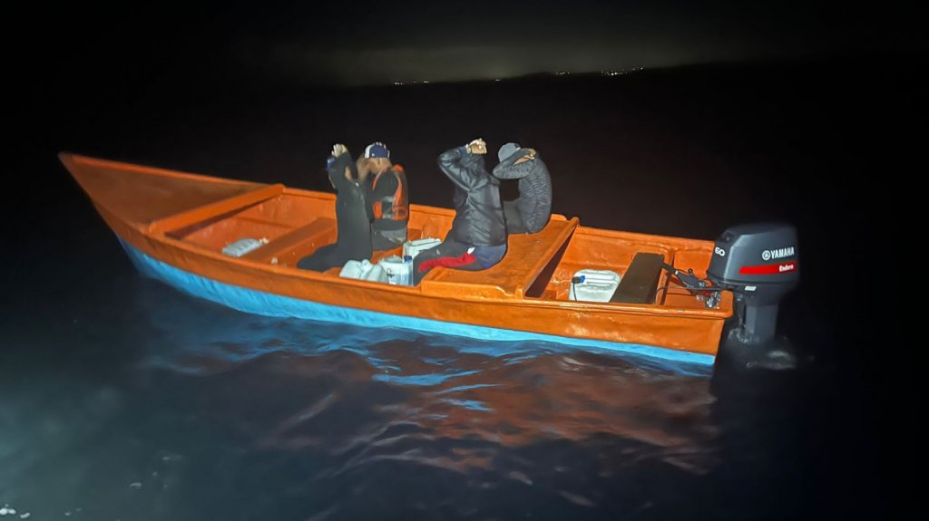  Detienen a cuatro personas y ocupan fardos de droga en costas de Vega Baja 