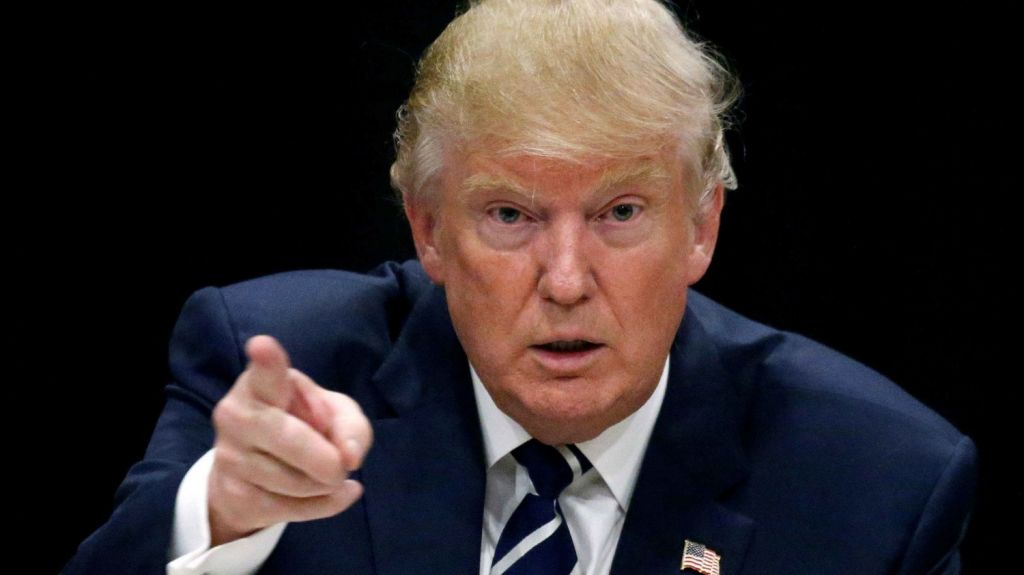  Trump amenaza con imponer "un embargo total" y sanciones a Cuba por el apoyo militar a Maduro 