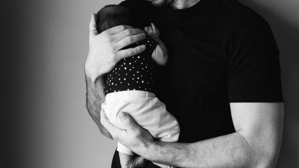  Un hombre vende a su hijo reci&eacute;n nacido por 24.000 d&oacute;lares en Internet tras perder su trabajo durante la pandemia 