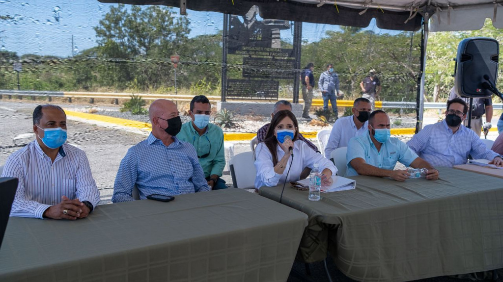  Firman acuerdo con municipios del suroeste para mantenimiento de v&iacute;as estatales 