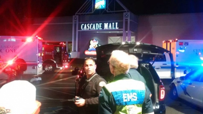 Cuatro muertos y un herido grave en un tiroteo en un centro comercial de EEUU