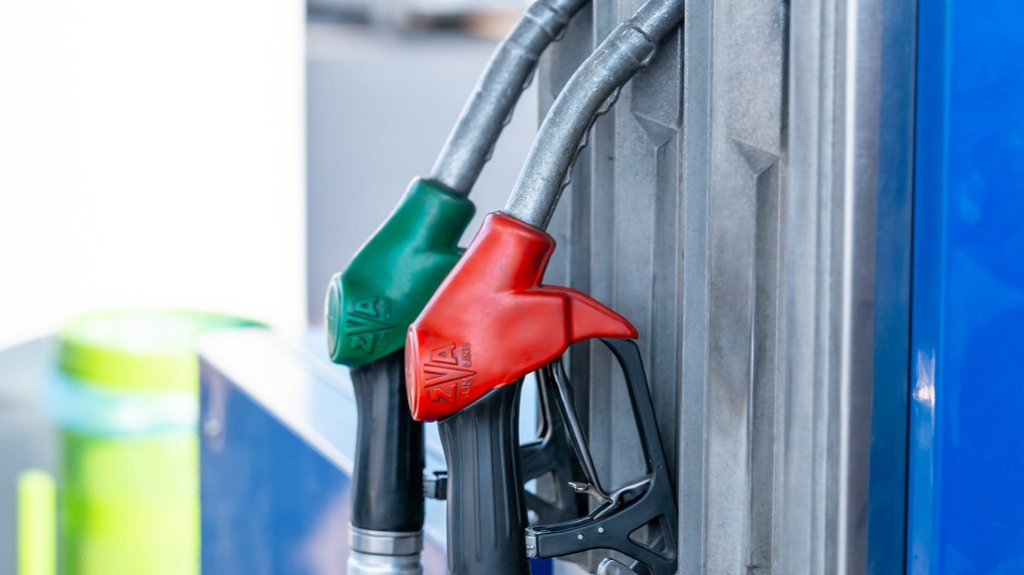  Subir&aacute; el precio de la gasolina por el impacto del hurac&aacute;n Laura a las refiner&iacute;as 