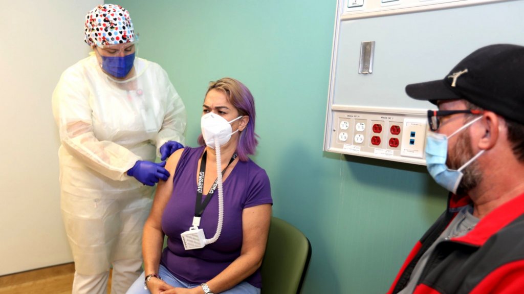  La CFSE vacuna contra Covid-19 a unos 300 lesionados y patronos en los &uacute;ltimos tres d&iacute;as 