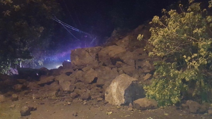 Cerrada carretera en Cidra por derrumbe 