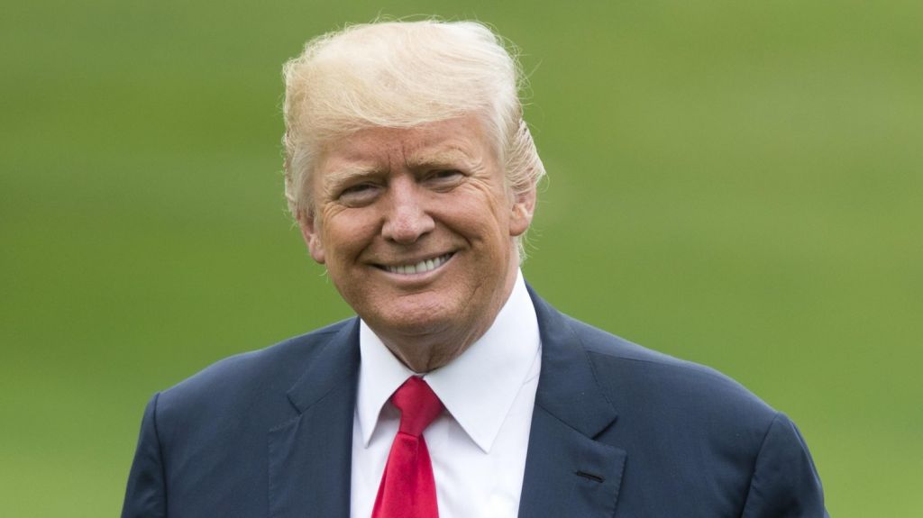 Trump vuelve a Florida y critica a un periodista del Washington Post