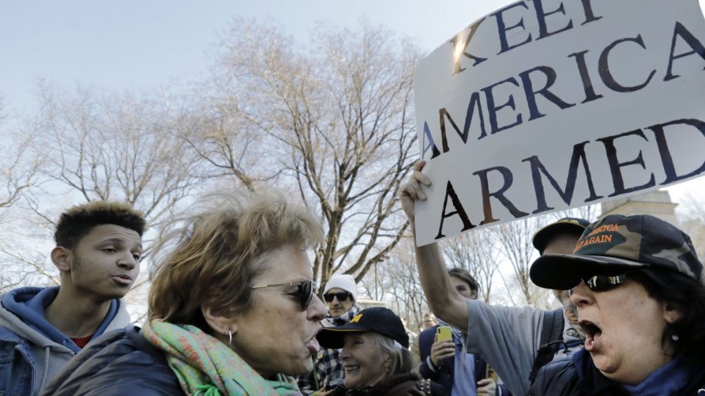  Mas de 100.000 neoyorquinos exigen mayores controles en la venta de armas 