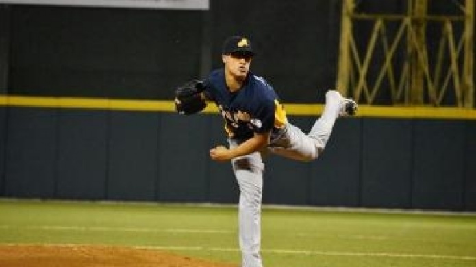 Indios seleccionan a Efraín Nieves para la postemporada