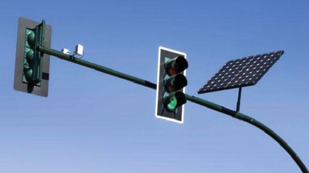 Proponen a la Autoridad de Carreteras instalar semÃ¡foros solares en intersecciones principales