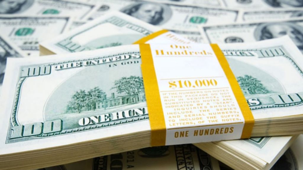  Mujer devolvi&oacute; mill&oacute;n de d&oacute;lares que le depositaron por error 