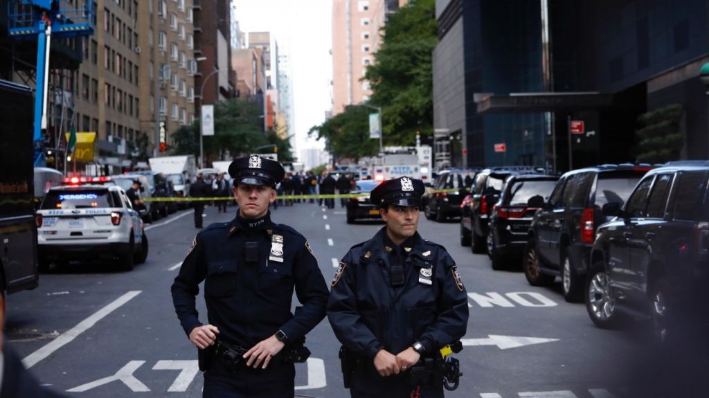  Video: Asalto y robo en masa de una adolescente en Nueva York desata la pol&eacute;mica 