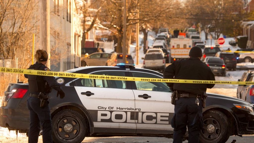  Un alguacil muerto y varios polic&iacute;as heridos deja un tiroteo en la capital de Pensilvania 
