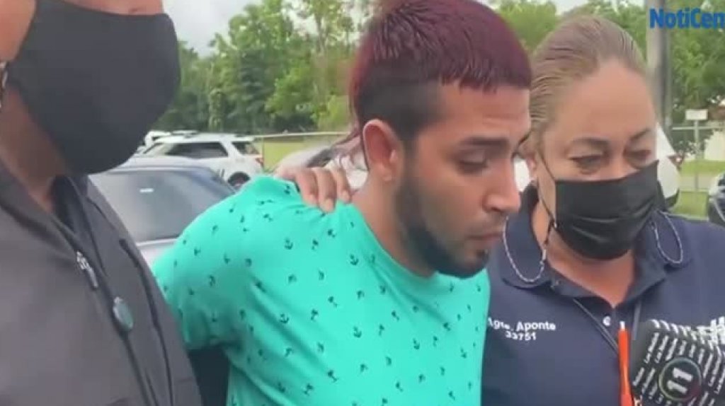  Video: Momento que llevan al tribunal hombre que mat&oacute; a golpes a su hijastro de 2 a&ntilde;os en Humacao 