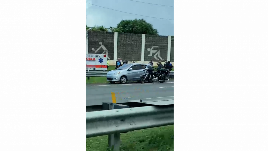  Video: Un hombre y una mujer heridos en accidente de motora en la Baldorioty 
