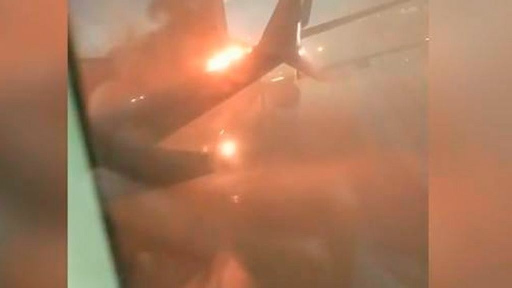  Video: Dos aviones&nbsp;comerciales colisionaron sobre la pista del aeropuerto internacional de Toronto 