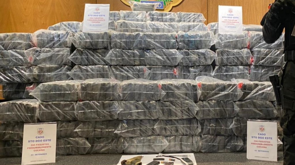  Apresan a dos colombianos y un dominicano cuando transportaban 590 paquetes de cocaína 