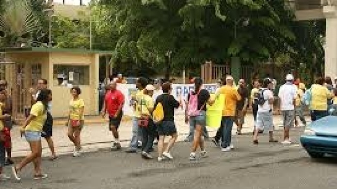 Escuela vocacional Miguel Such sin maestros y en franco deterioro