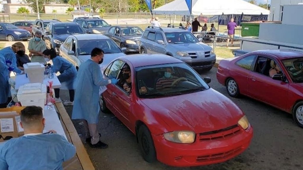  Isabela apura proceso de vacunaci&oacute;n con la implementaci&oacute;n de servicarro 