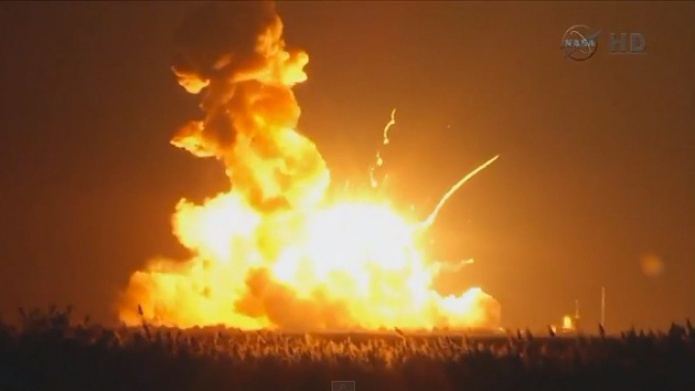 Explota el cohete portador estadounidense Antares poco despuÃ©s del despegue