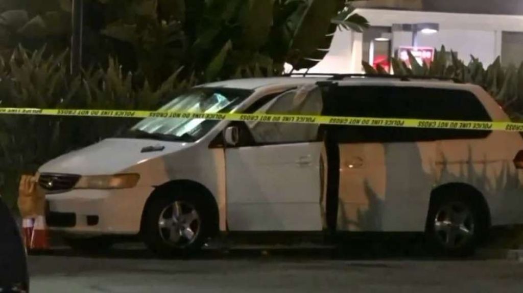  Encuentran dos ni&ntilde;os y dos adultos muertos en camioneta estacionada en un CVS de California 