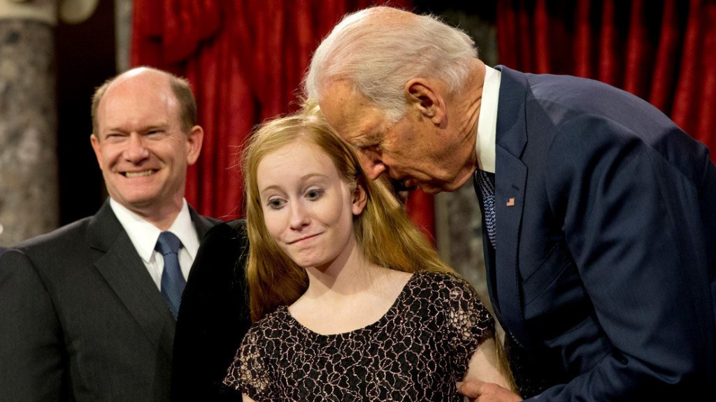  Video:Twitter censura im&aacute;genes de Biden con menores en un acto oficial porque violan su pol&iacute;tica sobre explotaci&oacute;n sexual 