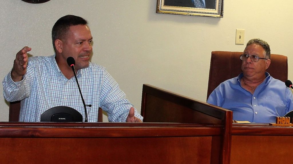  Retraso en desembolso FEMA afecta horas extra en Orocovis 