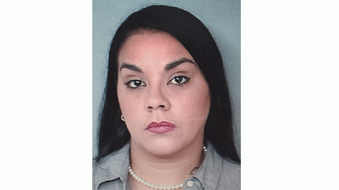 Juez impone solo 200 dÃ³lares a mujer por ley de armas y sustancias controladas 