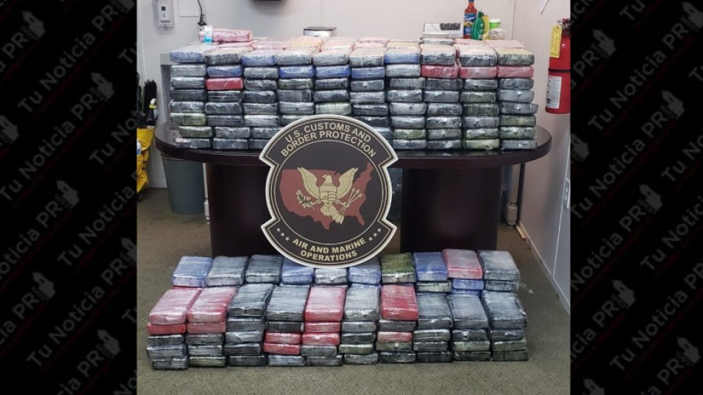  Federales interceptan dos embarcaciones e incautan 403 kilos de coca&iacute;na 
