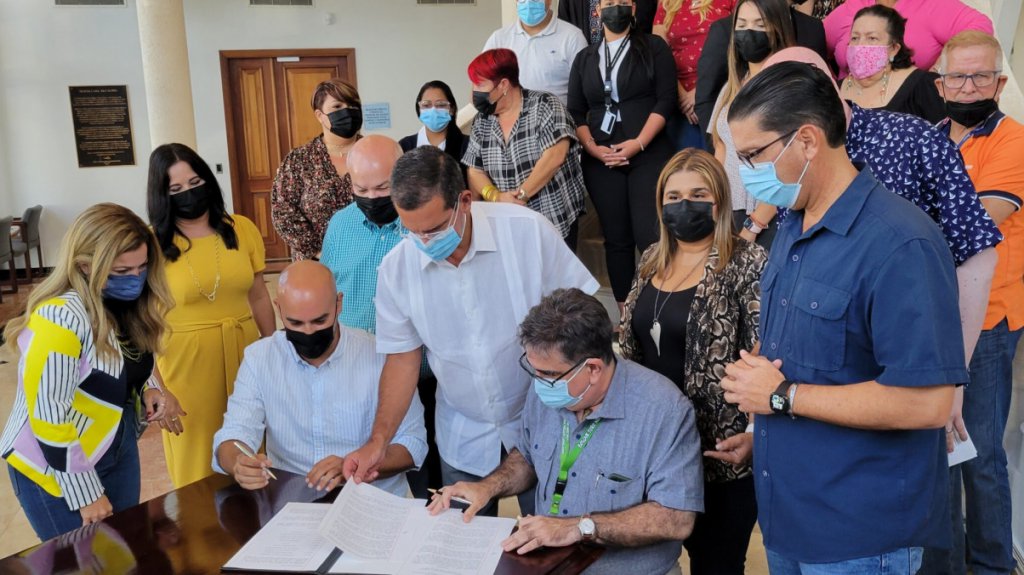  Municipio de Fajardo recibe traspaso del Balneario Sevens Seas 