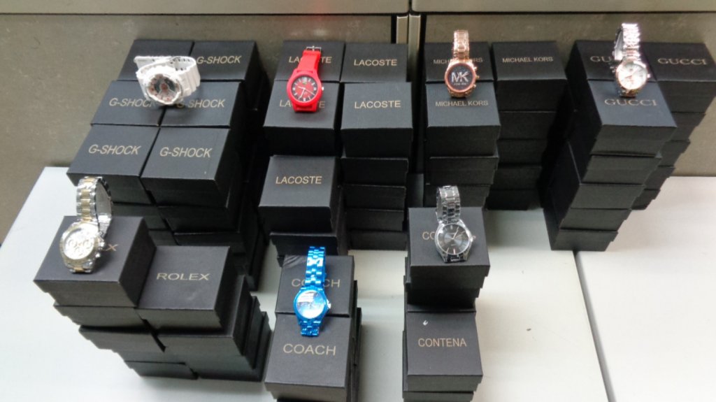  Federales confiscan m&aacute;s de mil relojes de dise&ntilde;ador y de lujo pirateados 
