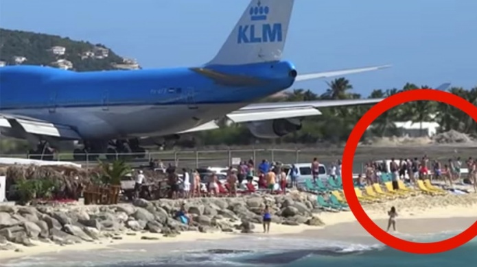 Video: Mira lo que pasa con los turistas en San Martin cuando un aviÃ³n estÃ¡ listo para despegar 