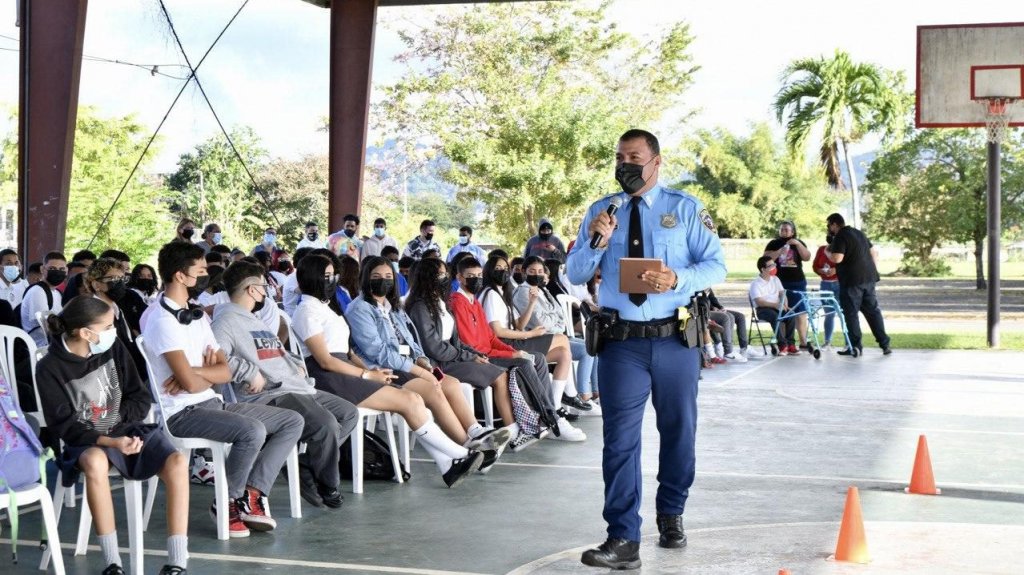  Educaci&oacute;n y Seguridad P&uacute;blica se unen para llevar charlas y talleres de prevenci&oacute;n en las escuelas 