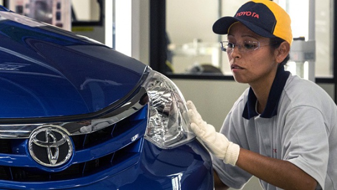 Toyota da la espalda a los robots y empieza a sustituirlos por personas