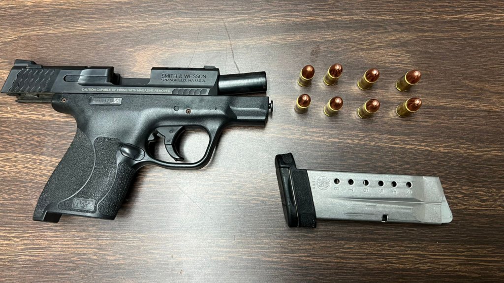  Ocupan una pistola en estacionamiento del restaurante El Platanal en Bayam&oacute;n luego de una pelea 