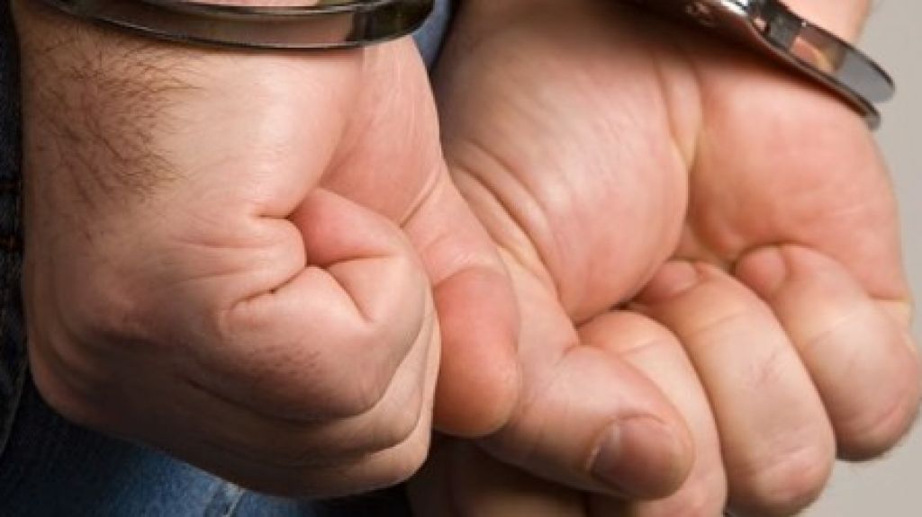  Arrestan individuo por maltratar a su madre y agredir a su hijo en R&iacute;o Piedras 