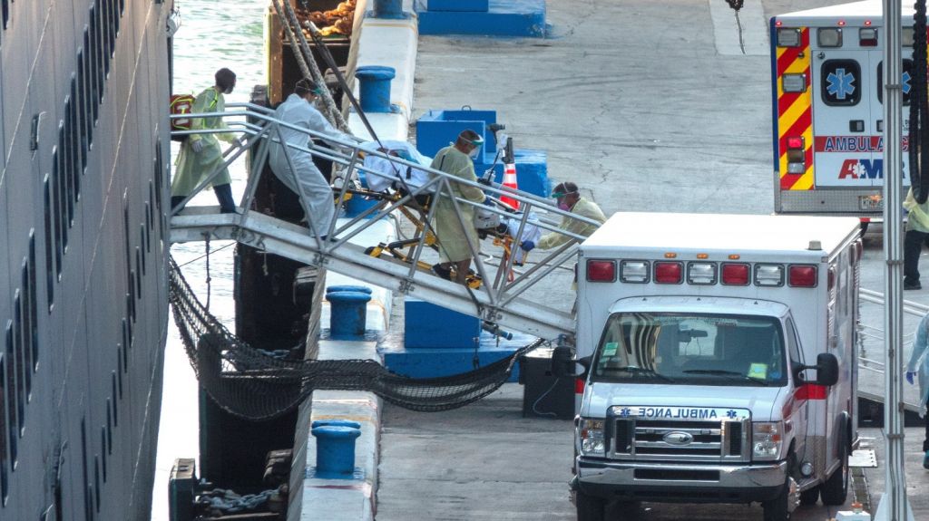  Desembarco en Florida de tres cruceros con enfermos avanza con pol&eacute;mica 