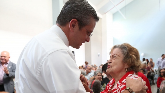 Gobernador visita Ã©gida Aires de Manantial
