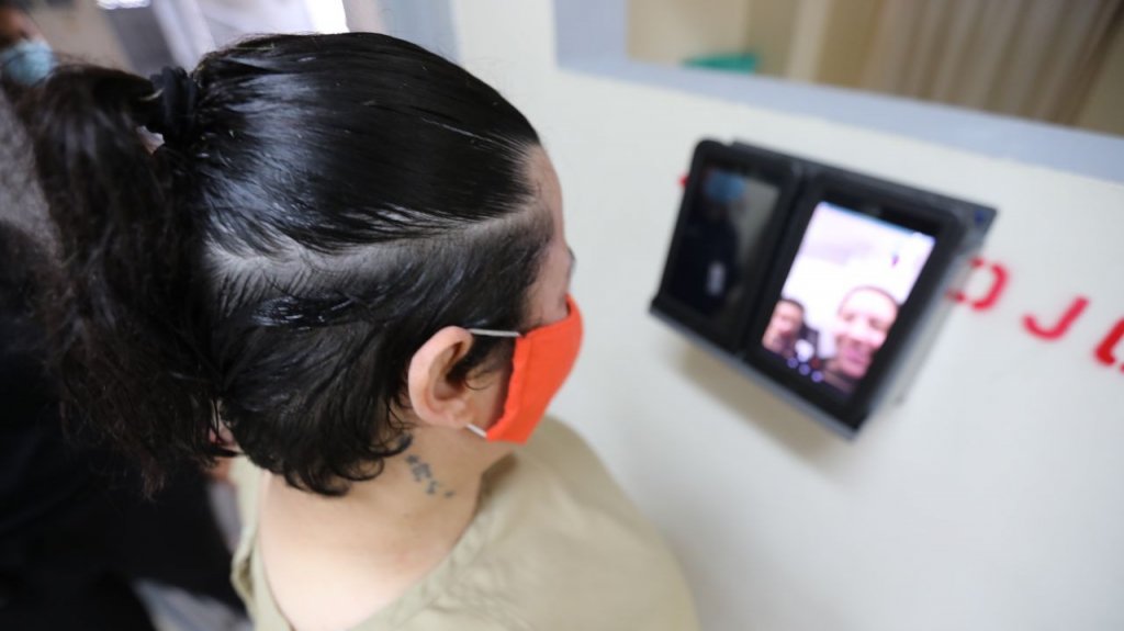  Correcci&oacute;n redise&ntilde;a el proceso de visitas familiares en respuesta a la pandemia 